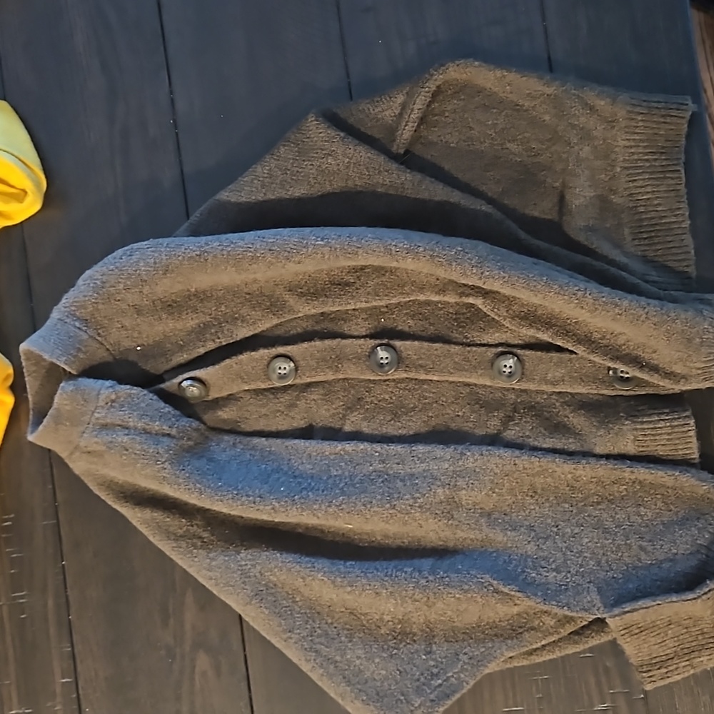For thee button up cardigan green Small